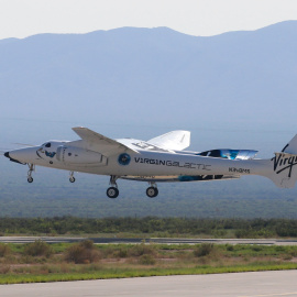 11/07/2021. El avión cohete de pasajeros de Virgin Galactic VSS Unity despega en Spaceport America. - REUTERS