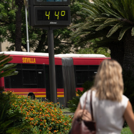 19 de julio de 2024. Un termómetro en Sevilla marcando el viernes 19 de julio 44º.