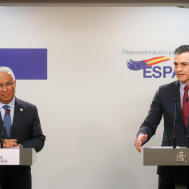 El presidente del Gobierno, Pedro Sánchez, junto al primer ministro de Portugal, Antonio Costa.