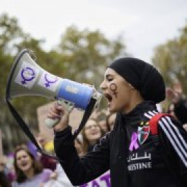 Unes 3.000 persones es manifesten a Barcelona contra la violència masclista