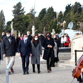 L'ofrena floral del Govern a la tomba de Francesc Macià amb el president de la Generalitat, Pere Aragonès.