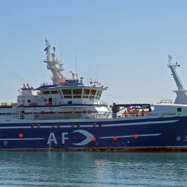 Vista del pesquero Argos Georgia, en el que iban 27 personas a bordo, entre ellos tripulantes gallegos, que se ha hundido de madrugada en las Islas Malvinas.