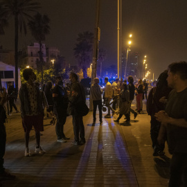 Varias personas en ambiente festivo.