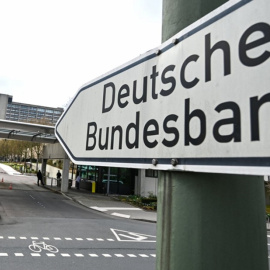 Cartel indicador a la entrada de la sede del Bundesbank, el banco central de Alemania, en Fráncfort.