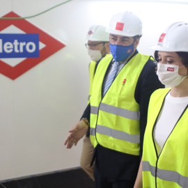 Isabel Díaz Ayuso visita las obras del metro de Gran Vía.