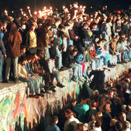 Imagen del 9 de noviembre de 1989, cuando el Muro de Berlín pasó a la historia AFP/Archivo.