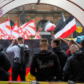 Fascistas en una manifestación en Dresde en mayo. REUTERS/Matthias Rietschel