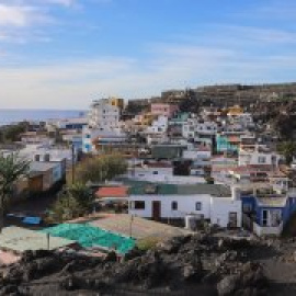 Tres semanas después del final de la erupción, el volcán sigue emitiendo gases