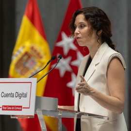 La presidenta de la Comunidad de Madrid, Isabel Díaz Ayuso, presenta la Cuenta Digital, la nueva aplicación móvil de la Administración autonómica, en la Real Casa de Correos, a 15 de julio de 2024, en Madrid.