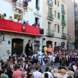 La plaça de la Vila de Gràcia moments abans del pregó del 2023