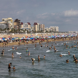 Vista general de la playa norte de Gandía durante este jueves.