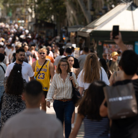 5 de julio de 2024. Multitud de gente en el centro de Barcelona, a 5 de julio de 2024.