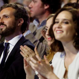 Isabel Díaz Ayuso, junto a Pablo Casado, en el mitin de cierre de campaña del PP. / EFE