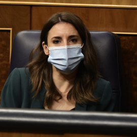 La ministra de Igualdad, Irene Montero, en una sesión plenaria en el Congreso de los Diputados, a 17 de marzo de 2022, en Madrid.