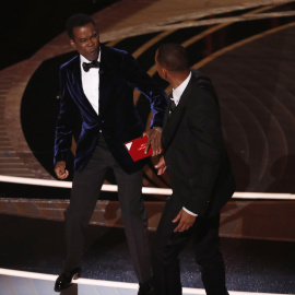 (28/03/2022) Will Smith abofetea al presentador de la gala, Chris Rock.