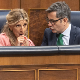 Yolanda Díaz y Félix Bolaños, durante un pleno en el Congreso.