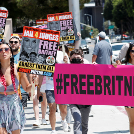 Protesta en apoyo de Britney Spears durante una audiencia del caso de tutela, en Los Ángeles. - REUTERS