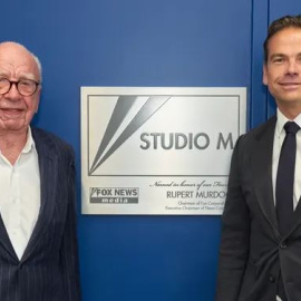 Rupert Murdoch con su hijo y heredero Lachlan Murdoch.