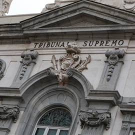 Escudo de España en la fachada del edificio del Tribunal Supremo, en Madrid a 29 de noviembre de 2019. Foto de archivo.