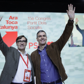 El secretario general del PSOE y presidente del Gobierno, Pedro Sánchez, y el primer secretario del PSC y recién investido presidente de la Generalitat, Salvador Illa,, a 17 de marzo de 2024 en Barcelona