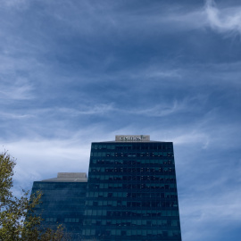 El logo de Cellnex Telecom, en su sede en Barcelona. E.P./David Zorrakino