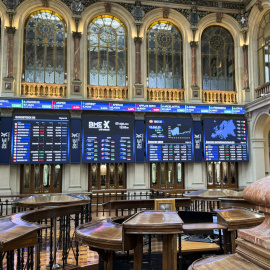 Vista de los paneles informativos de la Bolsa de Madrid. EFE/ Ana Bornay