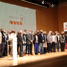 Laura Vilagrà amb els alcaldes i alcaldesses que aquest divendres han participat al desè aniversari de l'AMI.