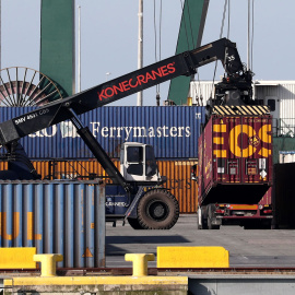 Puerto de Zeebrugge en Bélgica, desde donde partieron los 39 migrantes fallecidos en Essex hace una semana. / EP