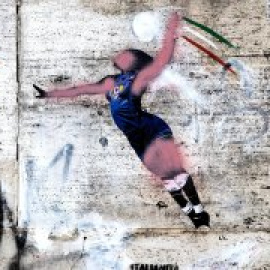 Vandalizan el mural dedicado a la jugadora de voleibol italiana Paola Egonu con mensajes racistas