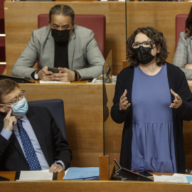 La vicepresidenta de la Generalitat valenciana, Mónica Oltra, junto al president, Ximo Puig , durante la sesión de control de les Corts de Valencia. E.P./Rober Solsona