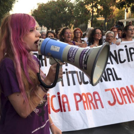 Manifestación en Granada en apoyo de Juana Rivas y las víctimas de violencia de género. / EFE