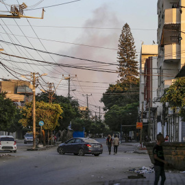 24 de agosto de 2024. Humo tras una operación militar israelí en Deir Al Balah, a 24 de agosto de 2024.