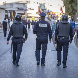 Las fuerzas de seguridad marroquíes se despliegan para dispersar una manifestación en la ciudad de Rabat el 7 de noviembre de 2021