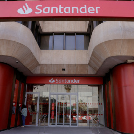 Una oficina del Banco Santander en Málaga. REUTERS/Jon Nazca