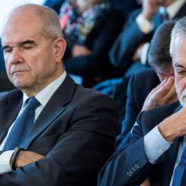 Los expresidentes andaluces Manuel Chaves y José Antonio Griñán, en la última sesión del juicio que se ha seguido en la Audiencia de Sevilla por  la pieza política del caso ERE.EFE/Raúl Caro