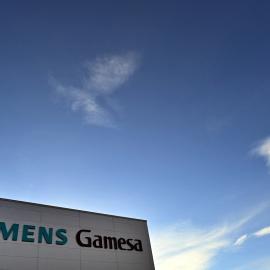 El logo del fabricante de aerogeneradores Siemens Gamesa, en su planta de Hull, al noreste de Inglaterra. Paul ELLIS / AFP