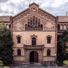 Façana del Col·legi Major Universitari Ramon Llull.