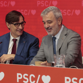 Salvador Illa, primer secretario del Partit dels Socialistes de Catalunya y presidente de la Generalitat de Catalunya, junto a Jaume Collboni, alcalde de Barcelona, durante la reunión de la comisión ejecutiva del PSC. EFE/ Toni Albi