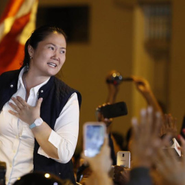 29/11/2019.- Keiko Fujimori sale este viernes del penal de mujer Santa Mónica de Chorrillos, en Lima (Perú). Keiko Fujimori, la líder de la oposición en Perú, salió este viernes de la cárcel donde estaba en régimen de prisión preventiva desde hac