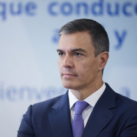 El presidente del Gobierno, Pedro Sánchez, durante su visita a las instalaciones de la empresa VELTIUM