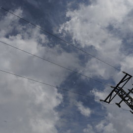 Una torre eléctrica de alta tensión en Madrid, a 19 de abril de 2022.