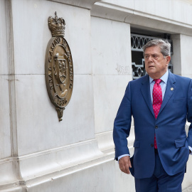 El exministro de Defensa Federico Trillo a su llegada al acto de entrega del Premio Gumersindo de Azcárate, en el Casino de Madrid.