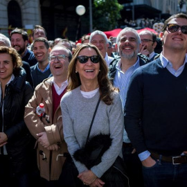 El primer secretari del PSC, Miquel Iceta, al costat del president de C's, Albert Rivera, i la ministra Dolors Montserrat, entre altres, durant la manifestació que Societat Civil Catalana (SCC) ha convocat a Barcelona / EFE Enric Fontcuberta