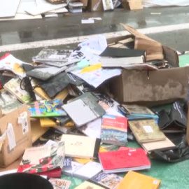 El viento y el granizo se llevan por delante tres paradas de Sant Jordi en Barcelona