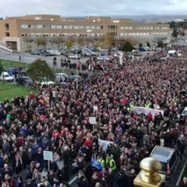 Manifestación en Verín en contra del cierre del paritorio y otros servicios en el Hospital comarcal