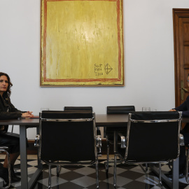 El ministro de la Presidencia, Félix Bolaños, y la consellera de la Presidencia, Laura Vilagrà, posan en el ámbito de su reunión este domingo en Barcelona.