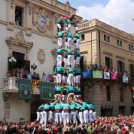 La diada de Sant Fèlix vibra amb una jornada castellera plena de gammes extra