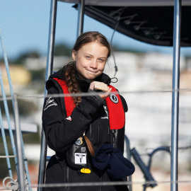 Greta Thunberg, a bordo del catamarán en Lisboa. | REUTERS/Rafael Marchante