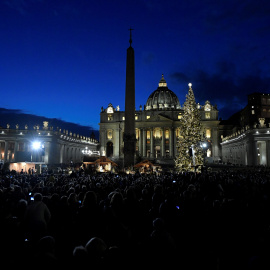 Vista de la decoración navideña del Vaticano. REUTERS