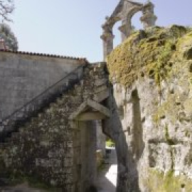 La Fiscalía abre diligencias contra Baltar y la Xunta de Feijóo por dañar el patrimonio del monasterio más antiguo de Galicia